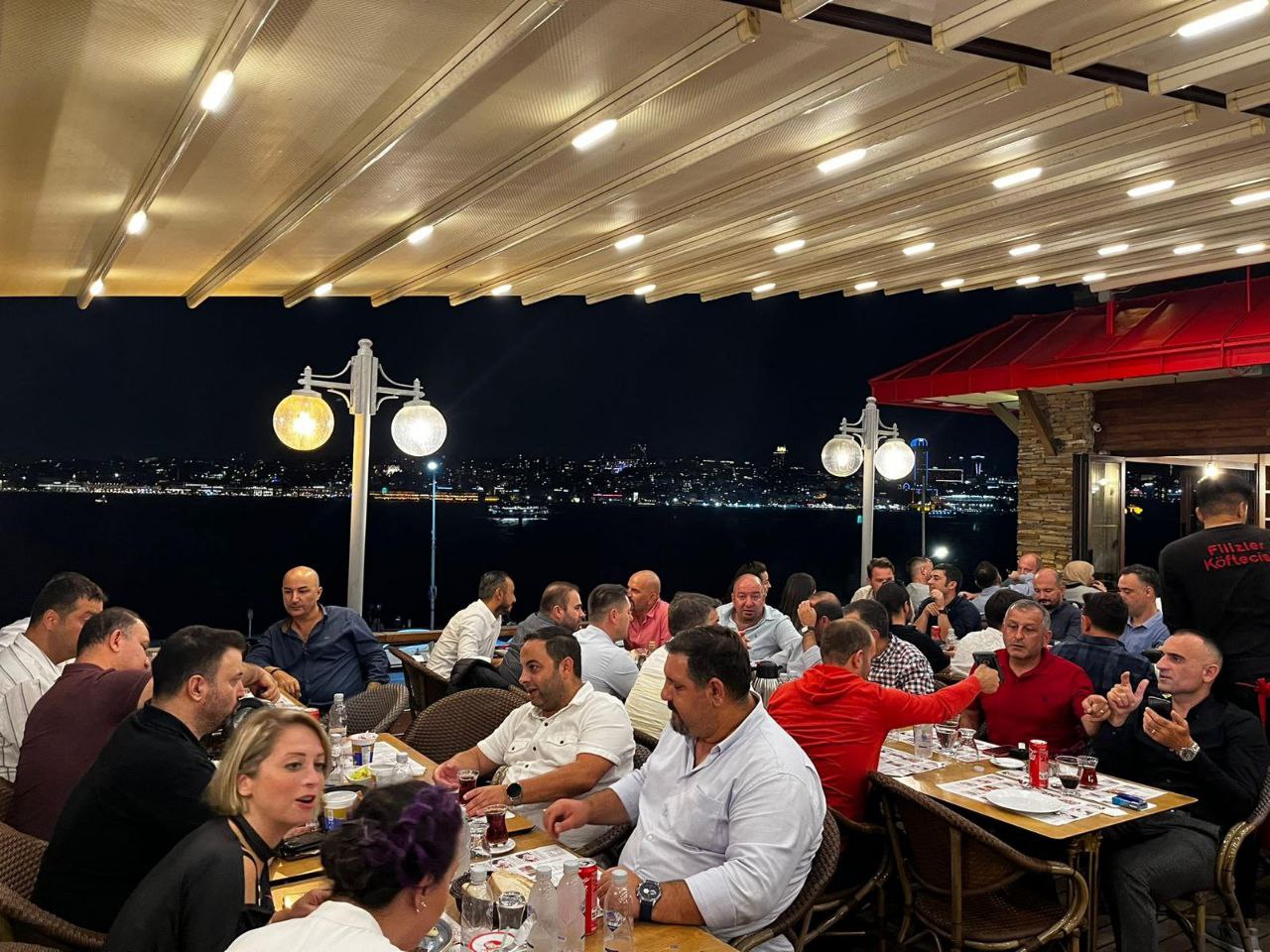Türk Deniz Eğitim Vakfı Piri Reis Üniversitesi Mezunlar Derneği Yemekte Buluştu